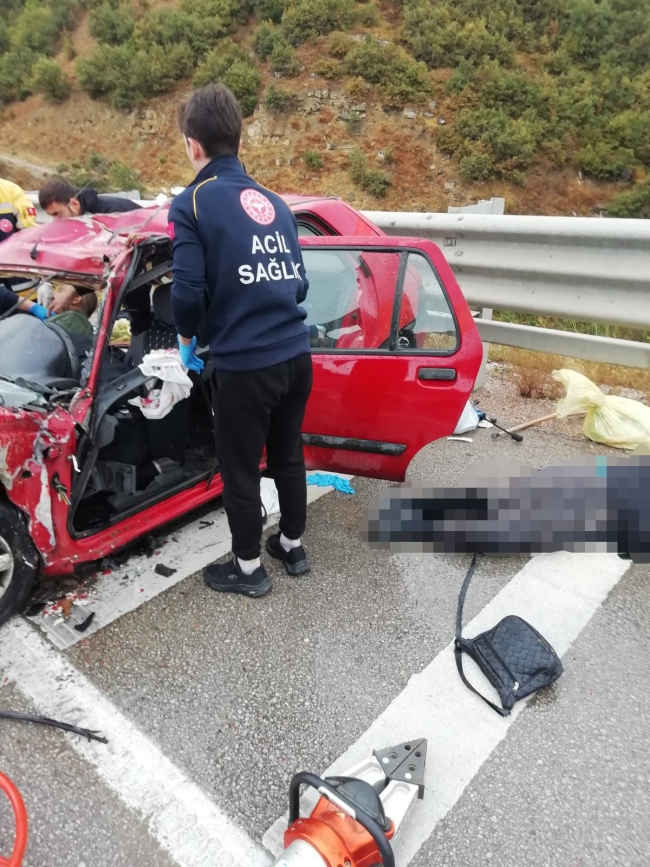 TIR'a arkadan çarptı: 4 ölü, 1 yaralı