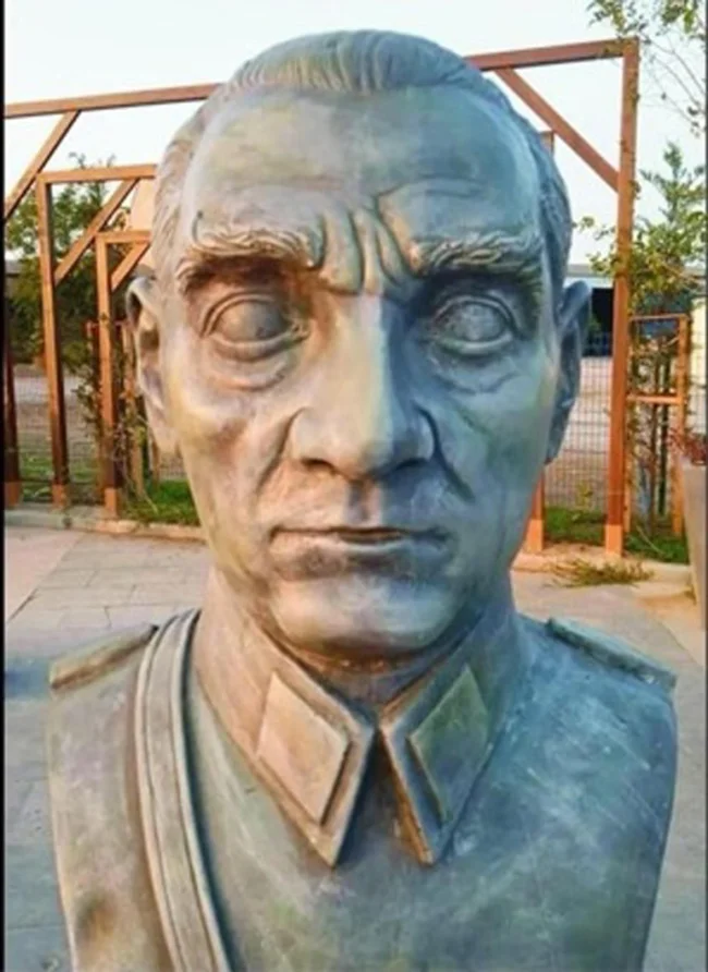 Tepki çeken Atatürk büstü kaldırıldı