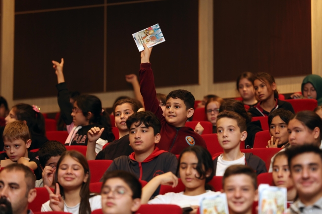 Öğrenciler okudukları kitabın yazarıyla buluştu