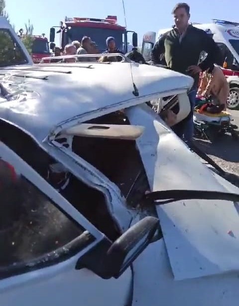 Manisa'da feci kaza: 2 ölü, 3 yaralı