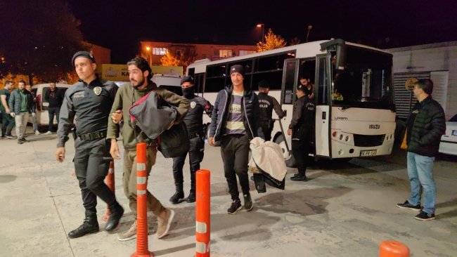 Bursa'da 20 kaçak göçmen yakalandı!