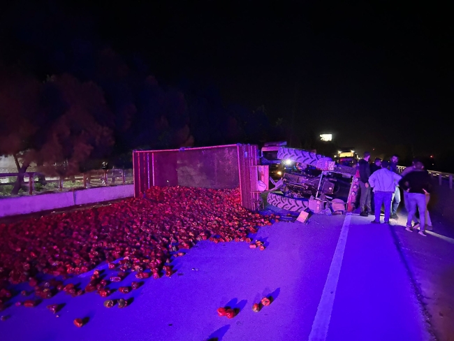 Susurluk'ta otomobil ile traktör çarpıştı: 3 yaralı 