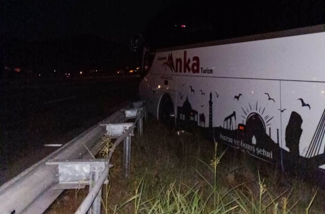 Sürücü hamlesi uçuruma düşmekten kurtardı