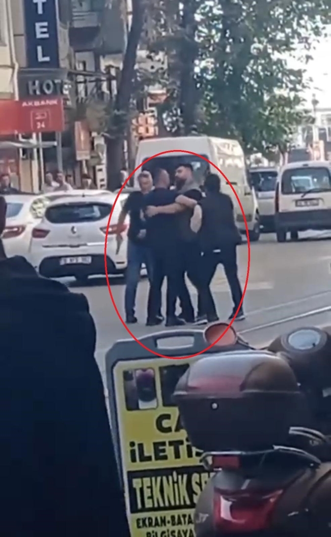 Bursa'da cadde ortasında silahlı tehdit