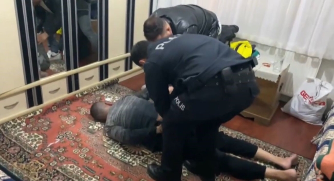 Bursa’da bin polisle şafak operasyonu