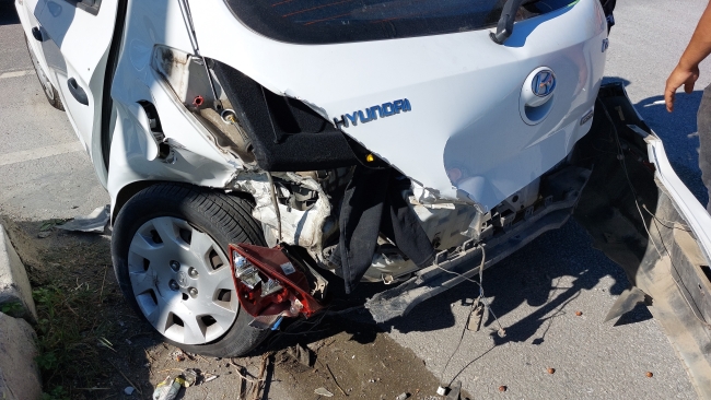 Samsun'da kavşakta iki otomobil çarpıştı