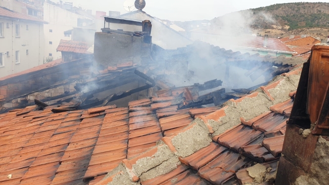 Çorum'da korkutan çatı yangını