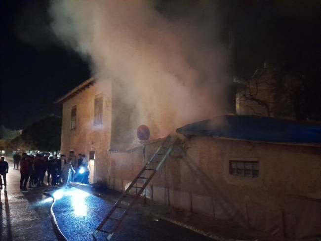 Konya’da ev alev aldı