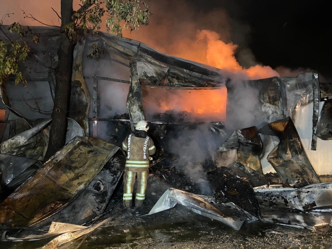 Çatalca'da korkutan fabrika yangını