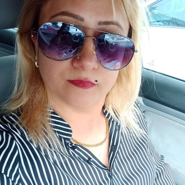 Çorum'da otomobil direğe çarptı: 3 ölü