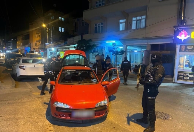 Bursa polisinden sıkı denetim! 5 kişi gözaltına alındı