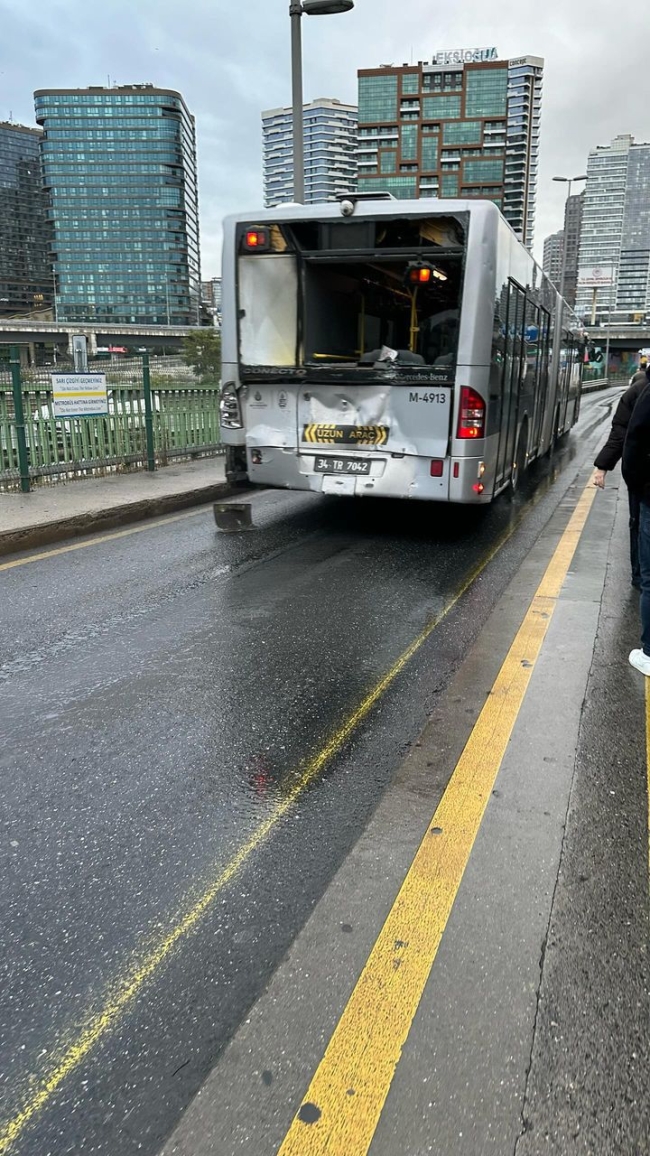 İstanbul'da metrobüs kazası