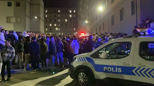 Bursa'da KYK yurdunda kalan öğrencilerden eylem!