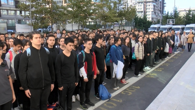 Okullarda Filistin için saygı duruşu yapıldı