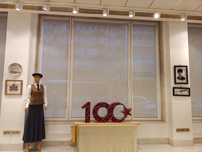 Bursa'da Cumhuriyetin 100. yılı sergisi sanatseverlerle buluştu
