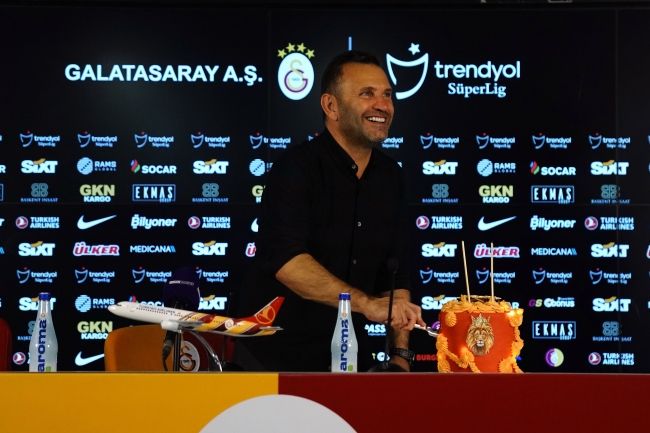 Okan Buruk'a sürpriz doğum günü