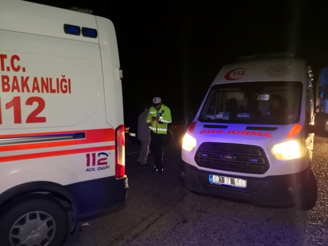 Aksaray'da minibüs ile otomobil çarpıştı: 5 yaralı