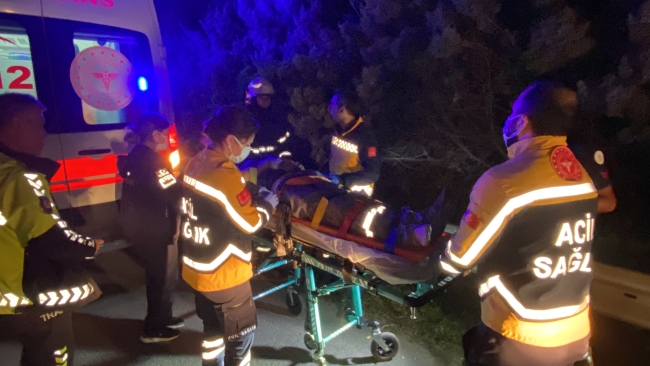 Bariyerlere çarpan otomobil hurdaya döndü