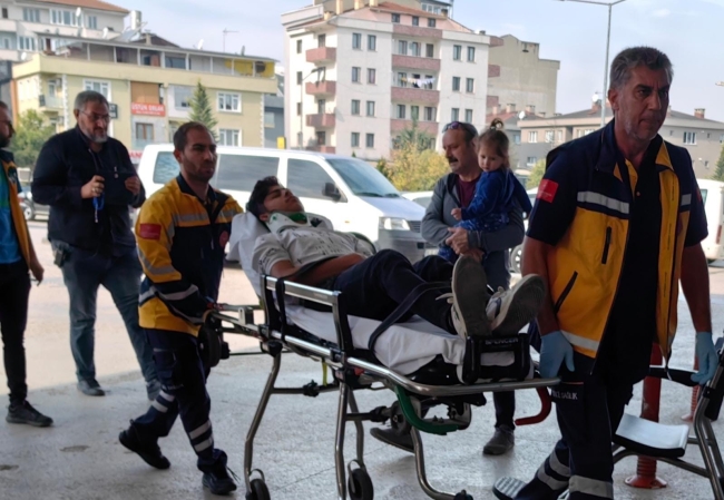Bursa'da park halindeki otomobile çarpıp devrildi