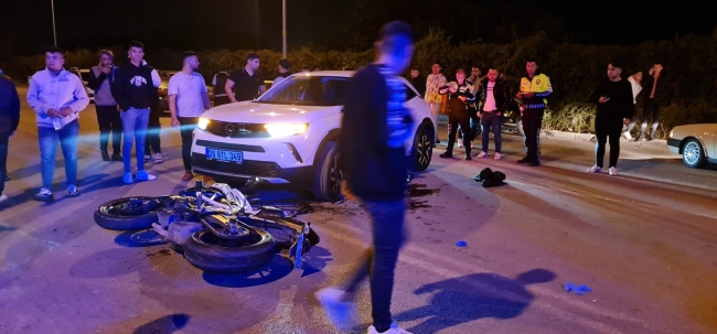 Motosiklet ile otomobil çarpıştı: 2 ölü