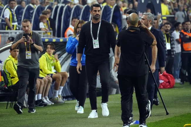 Fenerbahçe taraftarından Volkan Demirel'e sevgi seli