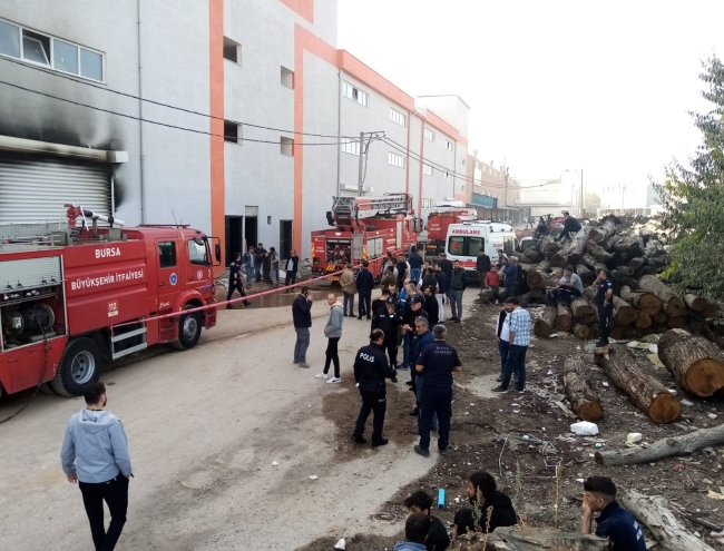 Bursa'da mobilya fabrikasında korkutan yangın