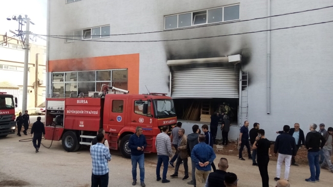 Bursa'da mobilya fabrikasında korkutan yangın