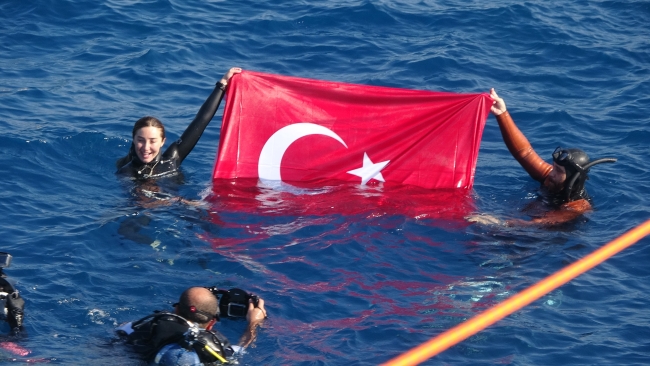 Şahika Ercümen, Antalya’da 'Cumhuriyet' için dalacak