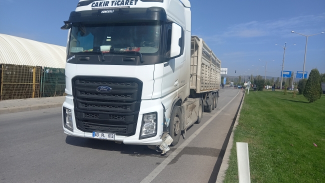 TIR ile otomobil çarpıştı: 1 ölü 1 yaralı