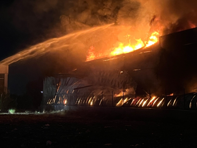 Manisa’da kauçuk fabrikasında yangın