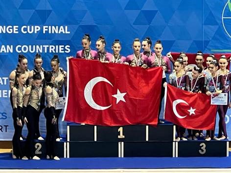 Minik cimnastikçiler İtalya'dan madalyalarla döndü