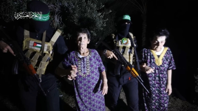 Hamas, iki rehineyi serbest bıraktı