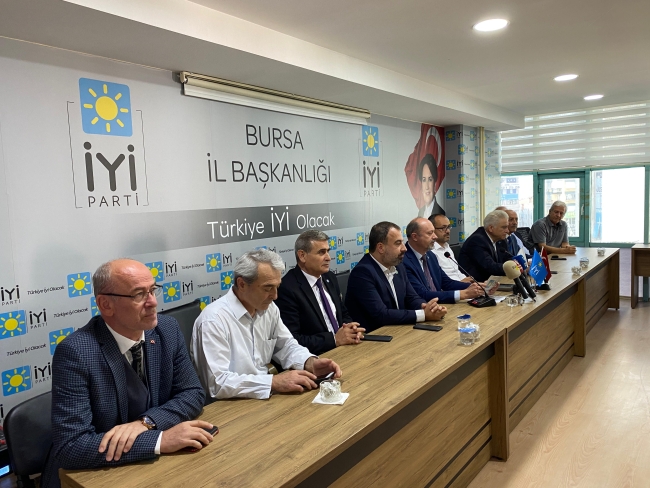 İYİ Parti Bursa'dan gazetecilerin tutukluluğuna tepki
