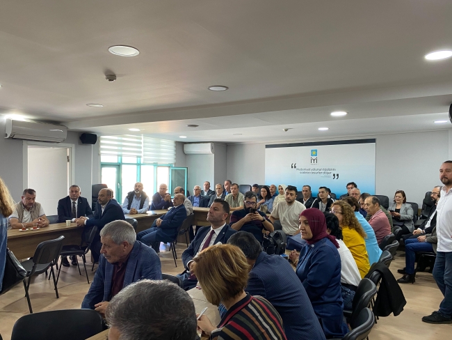 İYİ Parti Bursa'dan gazetecilerin tutukluluğuna tepki