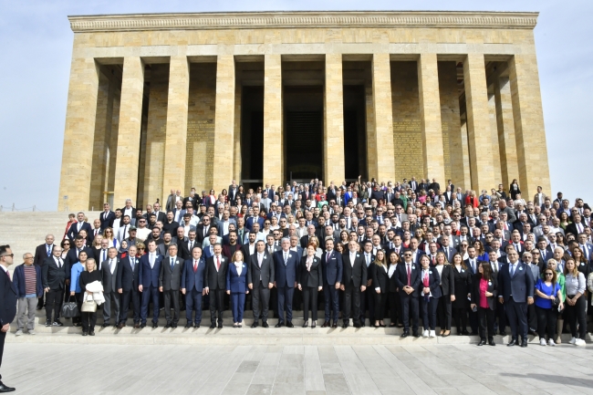 İYİ Parti Genel Başkanı Akşener, Anıtkabir'i ziyaret etti
