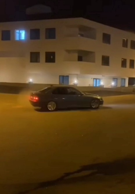 Drift atan trafik magandası polisten kaçamadı!