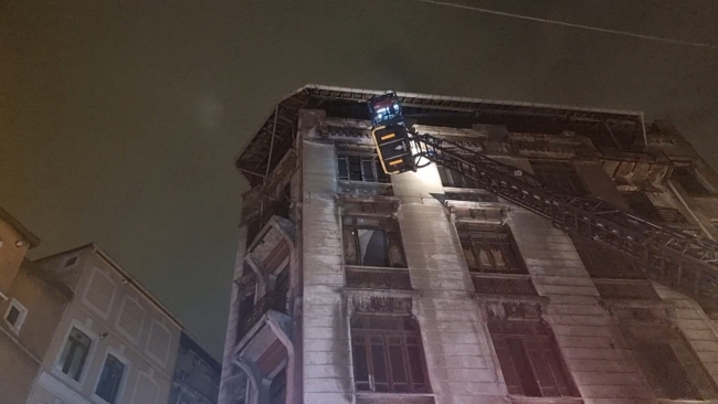 İstanbul'daki tarihi Gueive Han'da yangın
