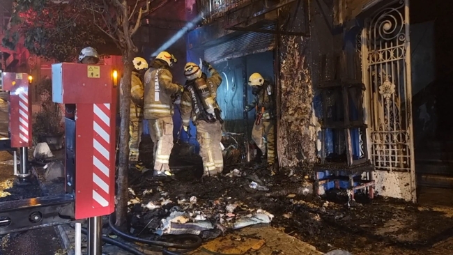 İstanbul'daki tarihi Gueive Han'da yangın