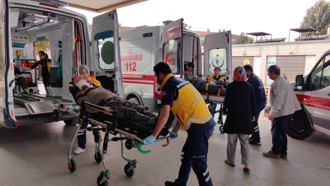 Bursa'da can pazarı! Yolcu dolu minibüs ciple çarpıştı