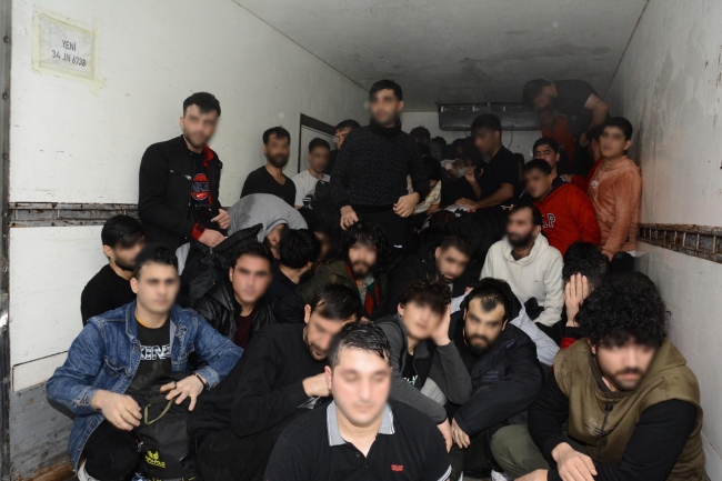 Kamyonda 51 kaçak göçmen yakalandı