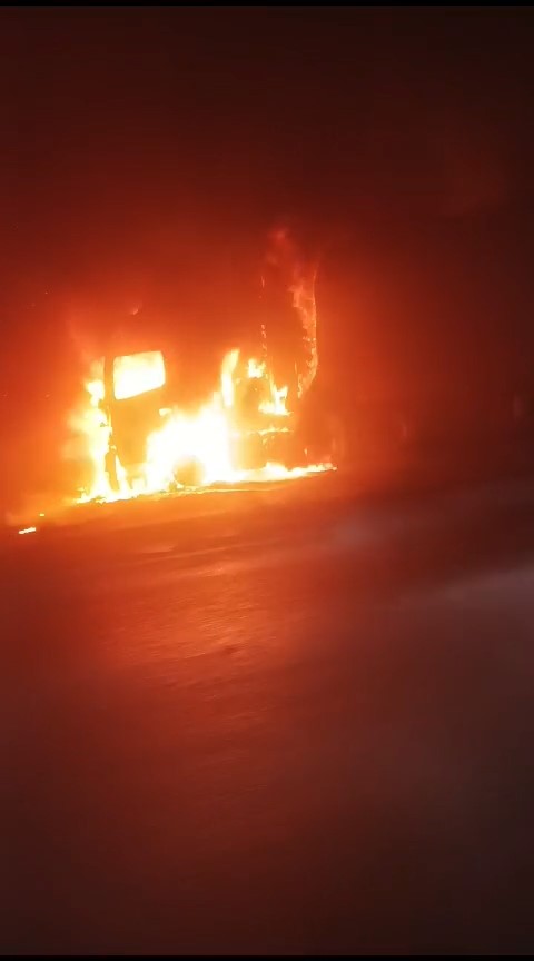Bursa'da TIR otobanda alev alev yandı