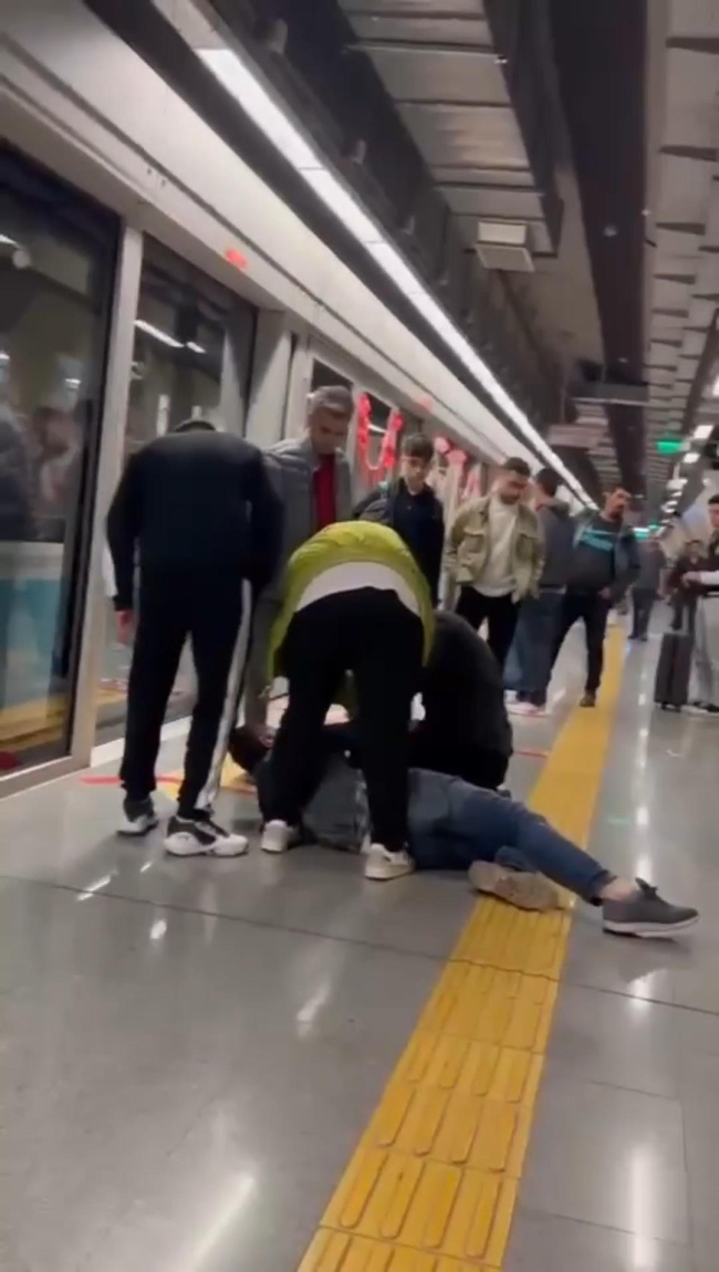 Metroya asılan Türk bayraklarını yırtan şüpheli tutuklandı