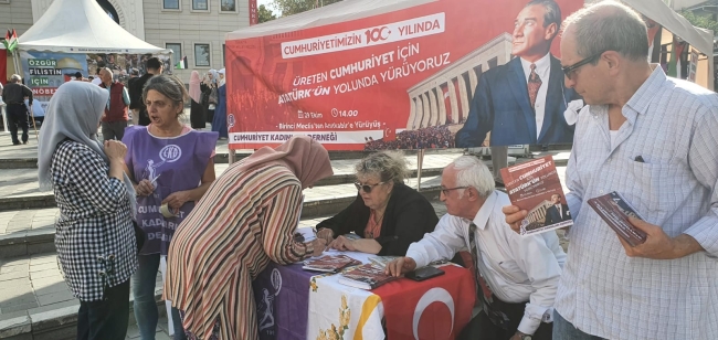 Cumhuriyet Kadınları yüzüncüyıl için Anıtkabir'de
