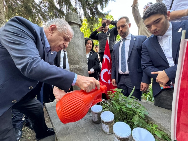 Zafer Partisi Genel Başkanı Ümit Özdağ Bursa'da