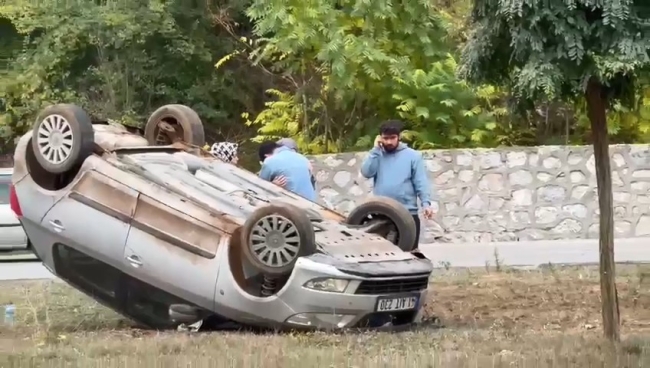 Bursa'da kontrolden çıkan araç takla attı, genç çift ölümden döndü