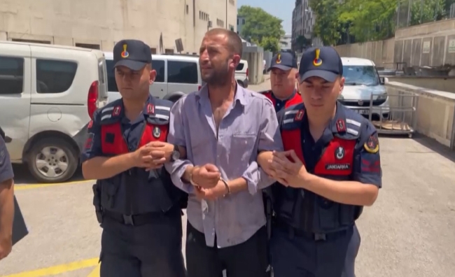 Ormanı yakan adam evinde uyurken yakalandı!