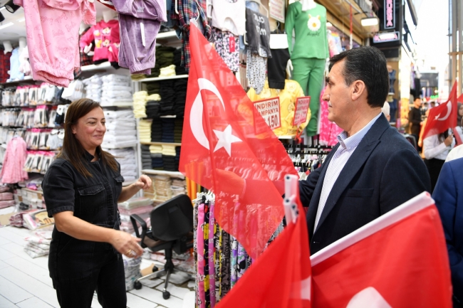 Başkan Dündar, vatandaşların Cumhuriyet Bayramı'nı kutladı