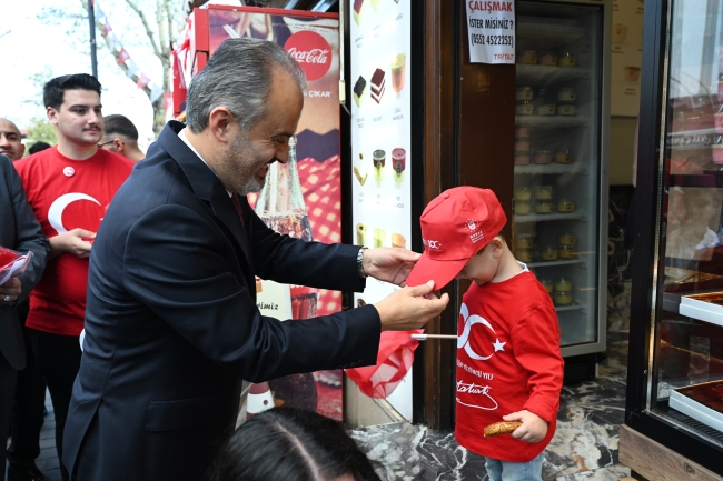 Bugün günlerden, kırmızı-beyaz