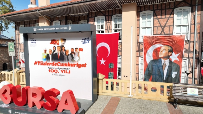 Bugün günlerden, kırmızı-beyaz