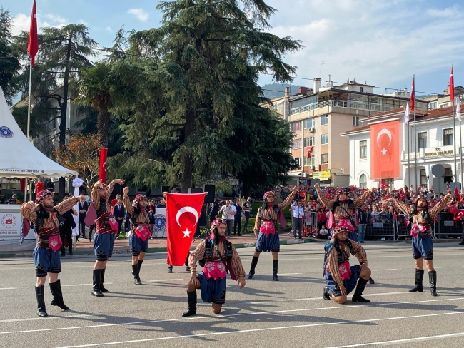 Bursa'da Cumhuriyet'in 100. yılı coşkuyla kutlandı